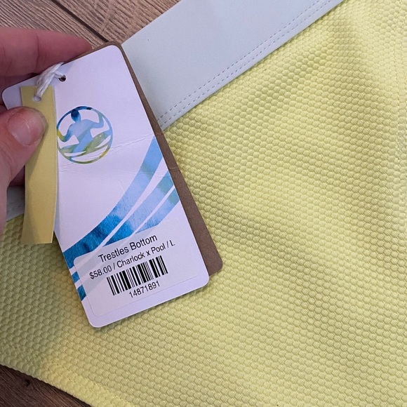 Levitate Bikini NWT Set Light Yellow and Blue Trestles Top and Bottom Size Large - Picture 6 of 7